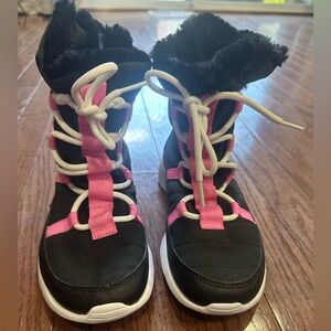 NWOT NIKE sneaker-boot Size-3Y